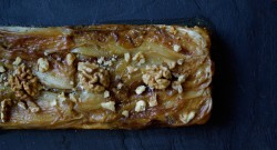 Tatin d’endives, chèvre & noix